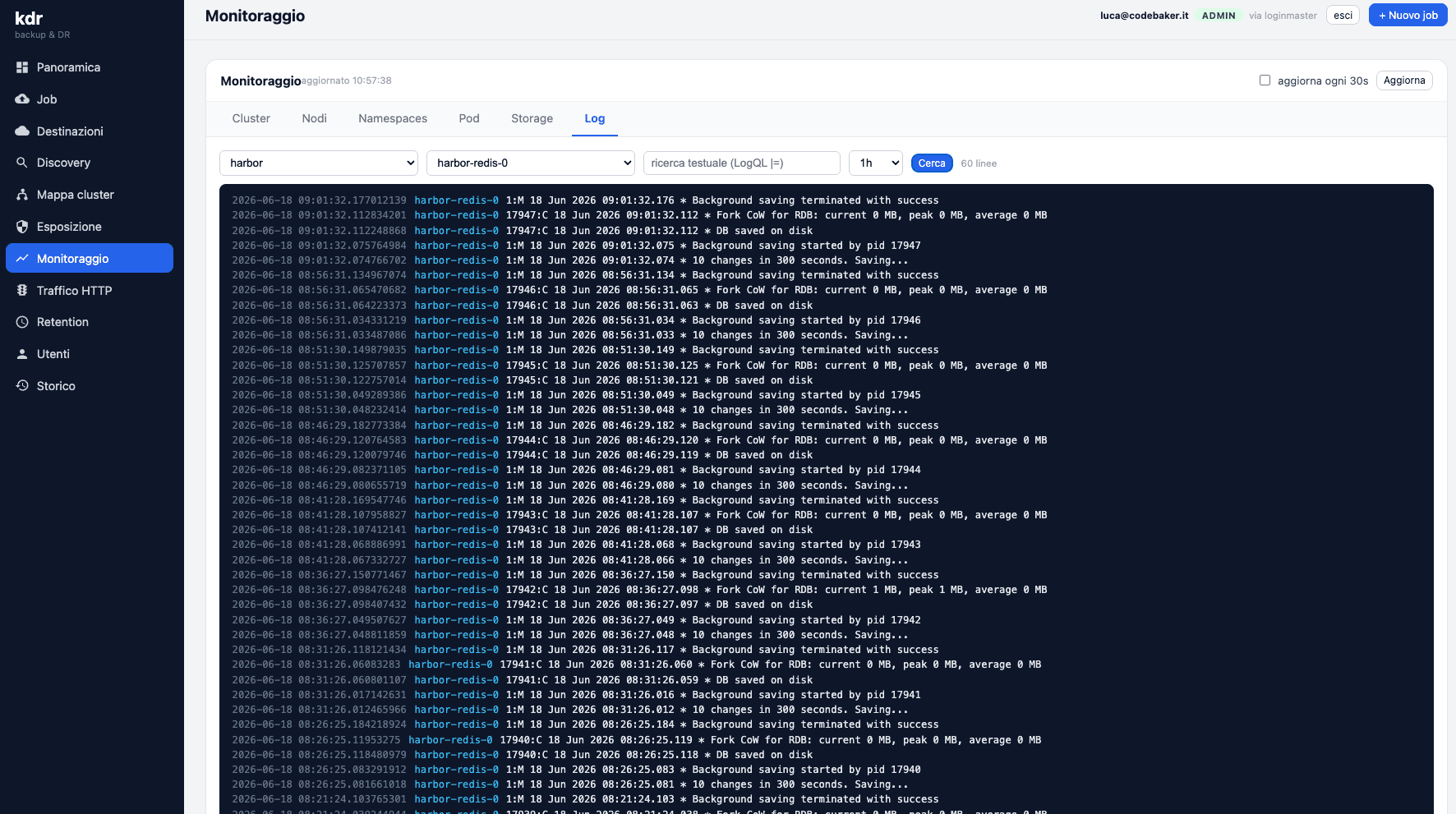 Vista Monitoraggio di KDR sul tab Log: lo sviluppatore seleziona namespace e pod e legge in autonomia lo stream dei log dei servizi in develop e staging, senza usare kubectl